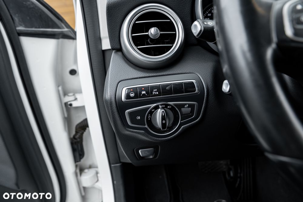 Mercedes-Benz GLC 250 d 4Matic 9G-TRONIC AMG Line - 28