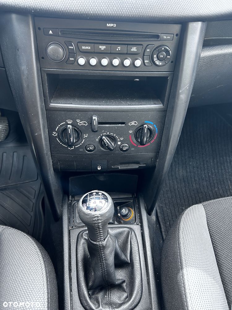 Peugeot 207 1.4 16V Trendy - 10
