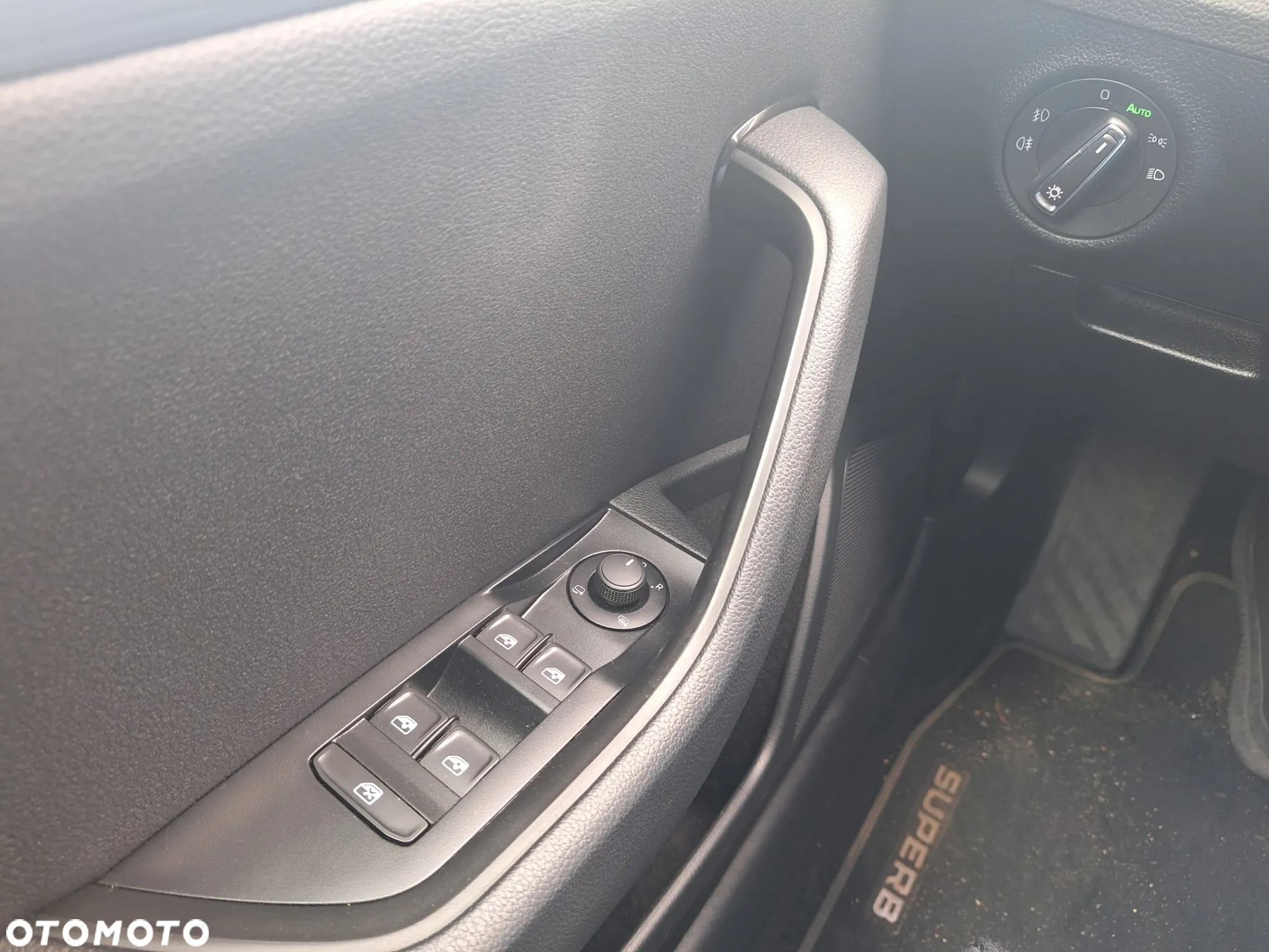Skoda Superb 2.0 TSI Ambition DSG - 6