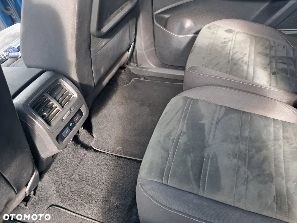 Volkswagen Touran 1.6 TDI SCR DSG IQ.DRIVE - 12