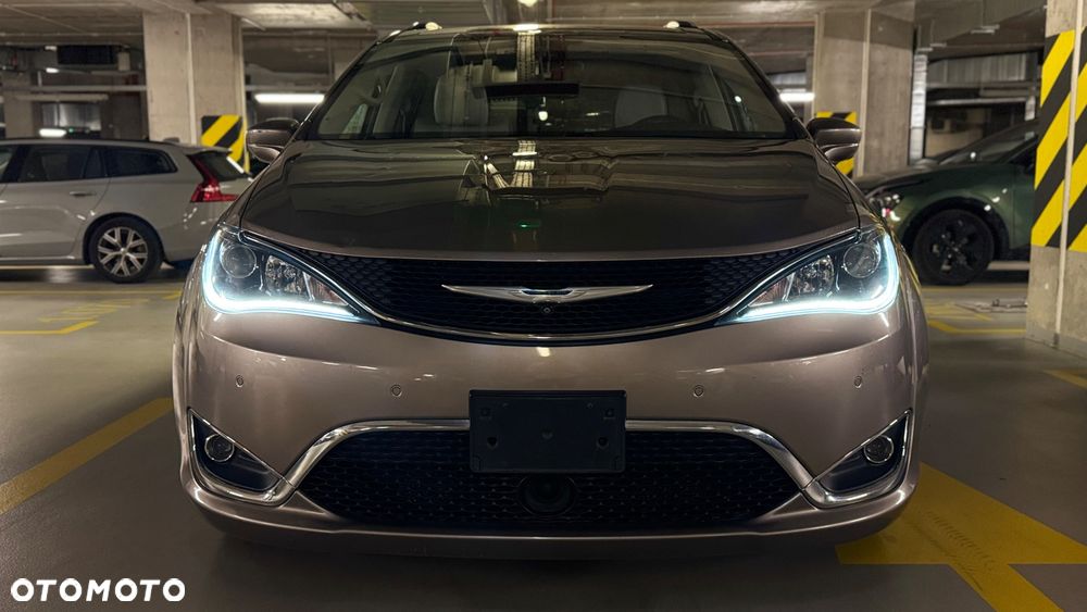 Chrysler Pacifica - 1