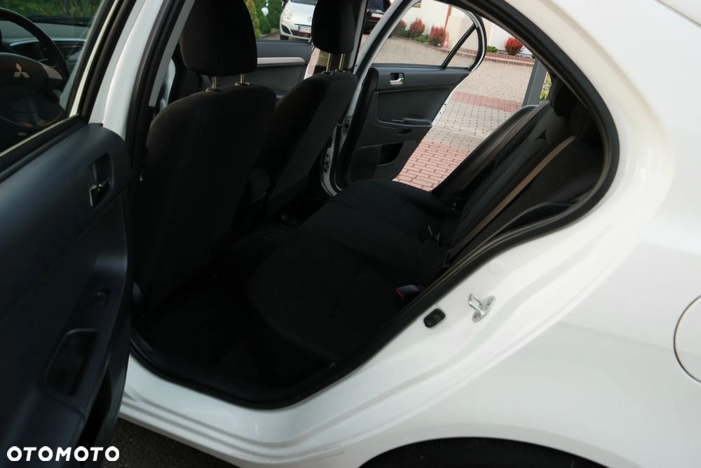Mitsubishi Lancer - 28