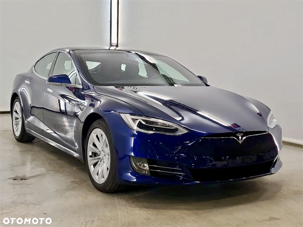 Tesla Model S - 4