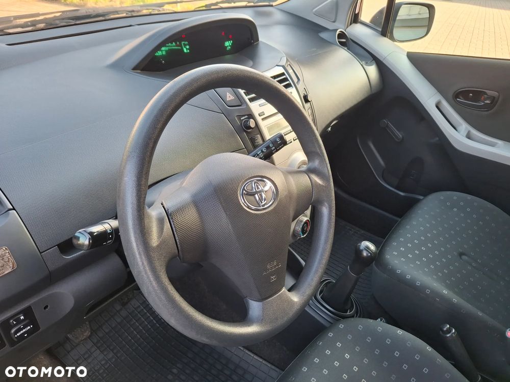 Toyota Yaris 1.0 Luna A/C - 33