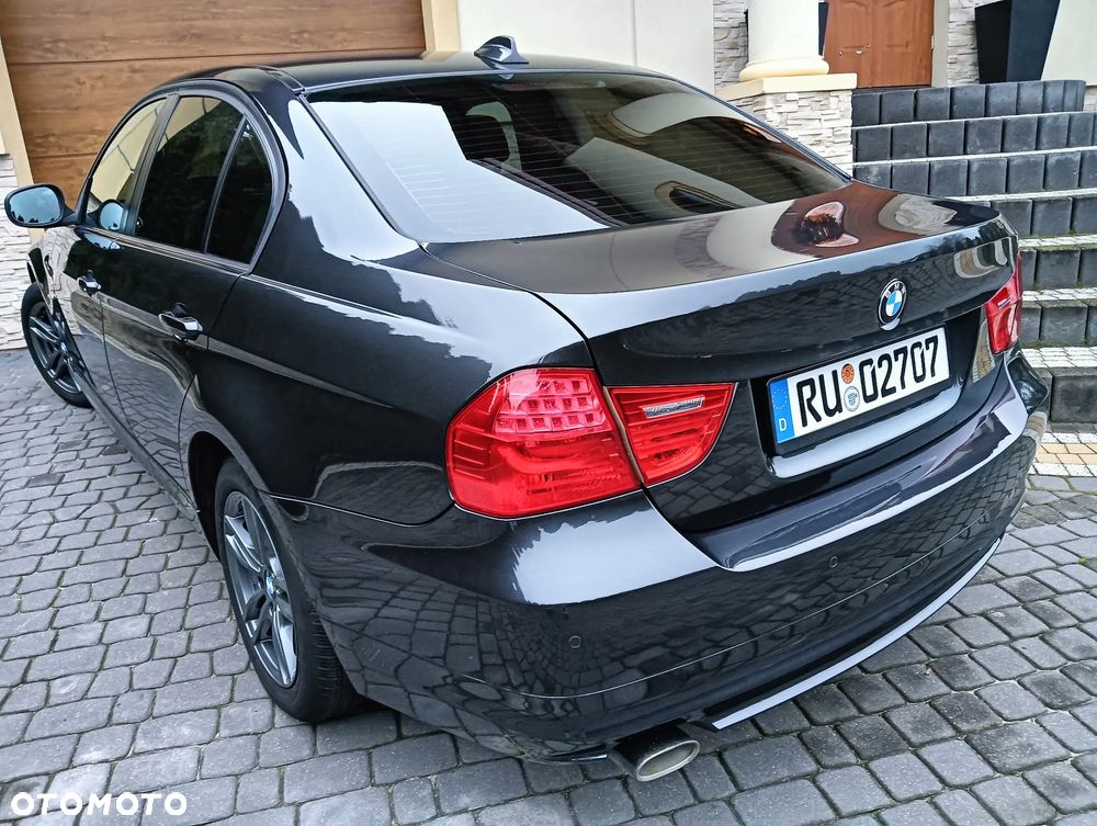 BMW Seria 3 320d DPF Edition Sport - 3