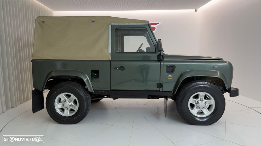 Land Rover Defender - 3