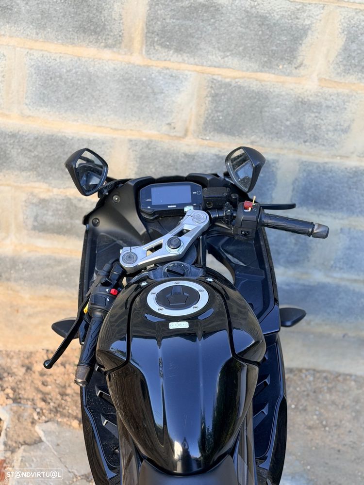 Suzuki GSX-R - 6