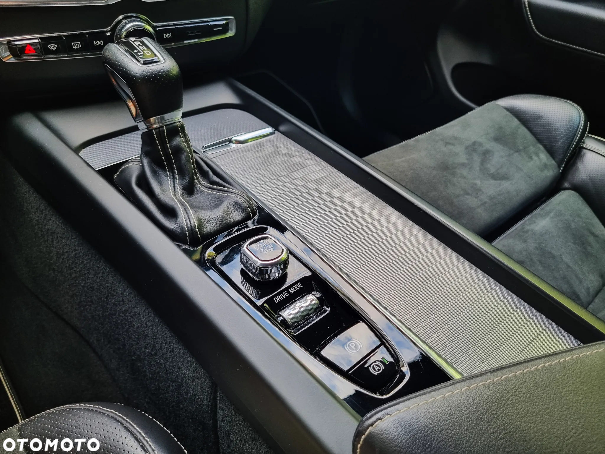 Volvo XC 60 T4 R-Design - 30