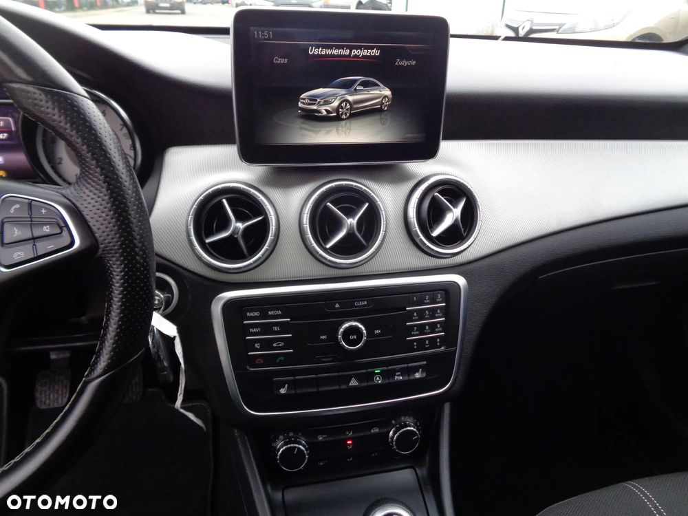 Mercedes-Benz CLA 180 Urban - 13