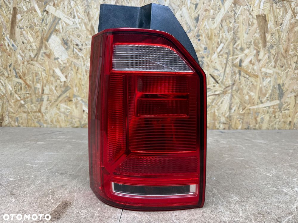 LAMPA TYŁ LEWA VOLKSWAGEN MULTIVAN T6 7E0945095R