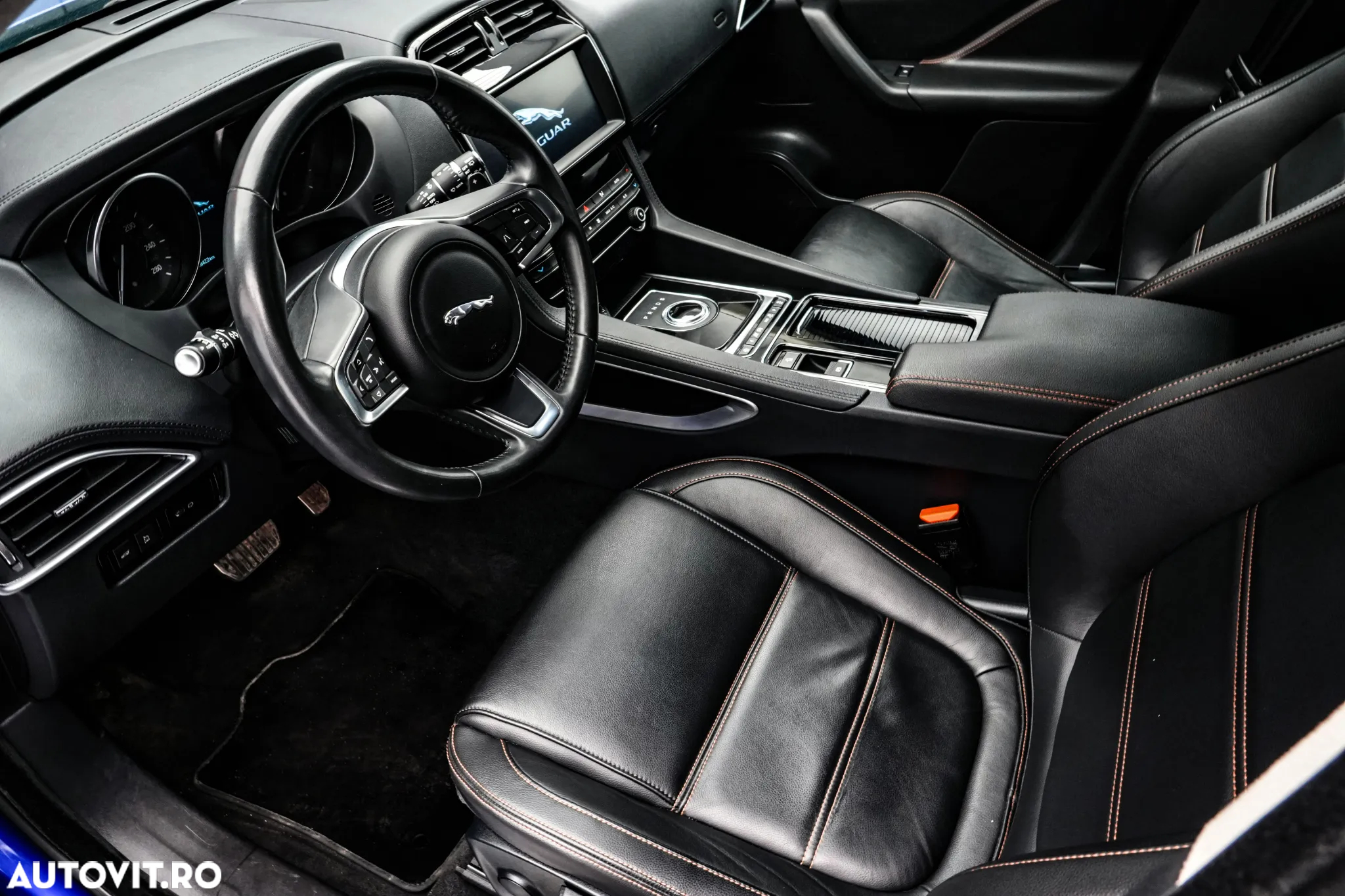 Jaguar F-Pace 25d AWD Pure - 12