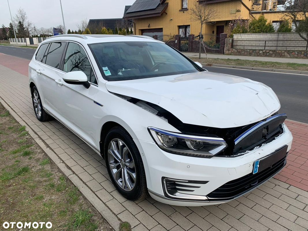 Volkswagen Passat - 2