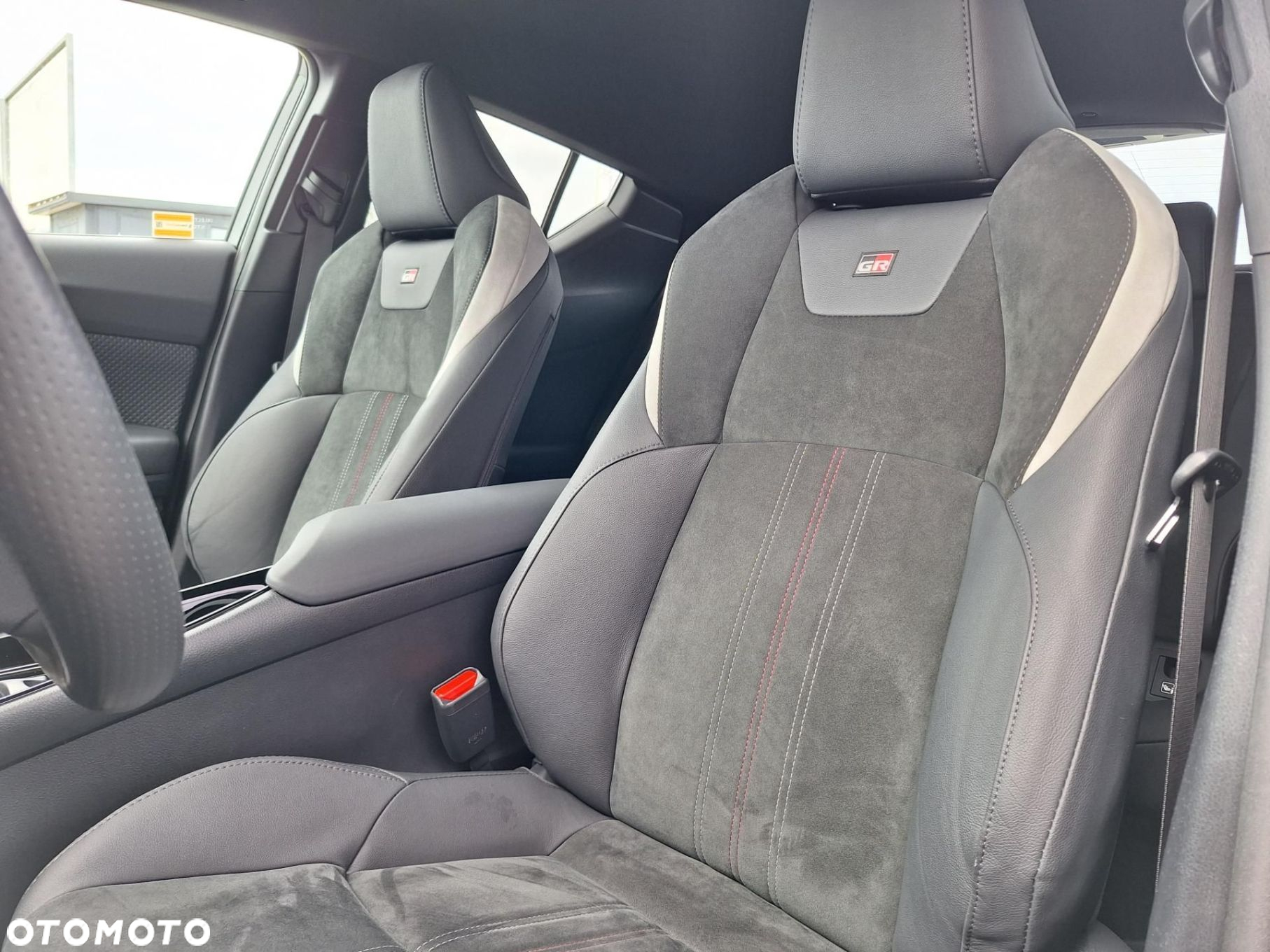 Toyota C-HR - 12