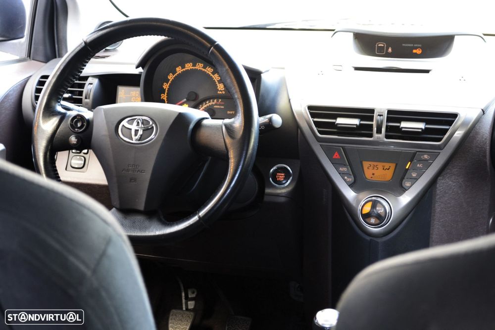 Toyota iQ 1.0 VVT-i Essential+AC - 18