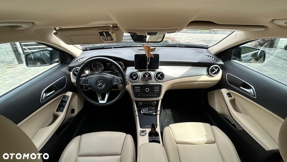 Mercedes-Benz GLA 200 7G-DCT - 11