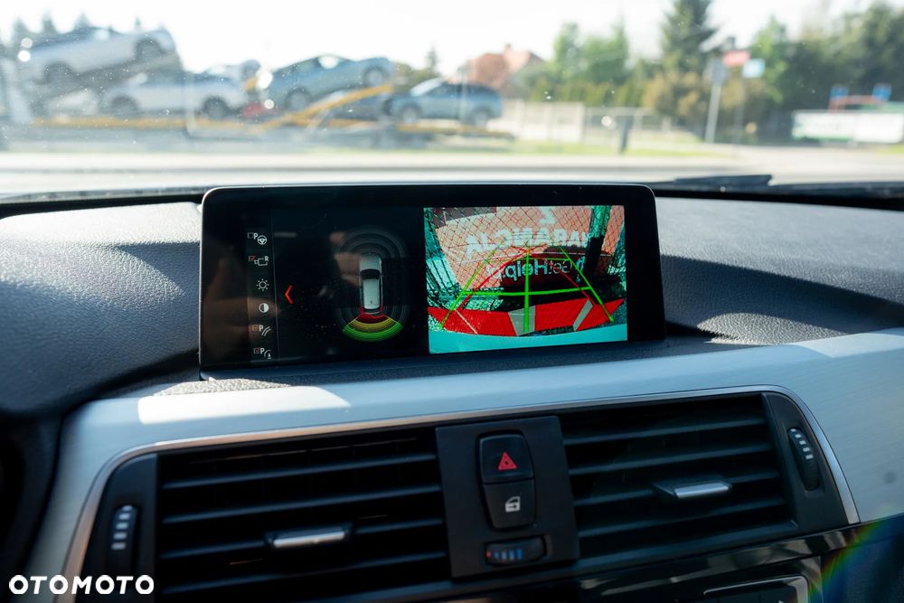 BMW Seria 3 320i xDrive Edition M Sport Shadow - 26