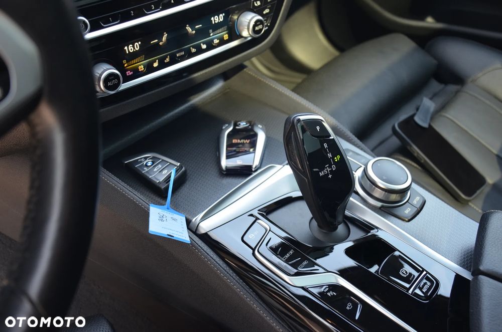 BMW Seria 5 520d Sport - 27