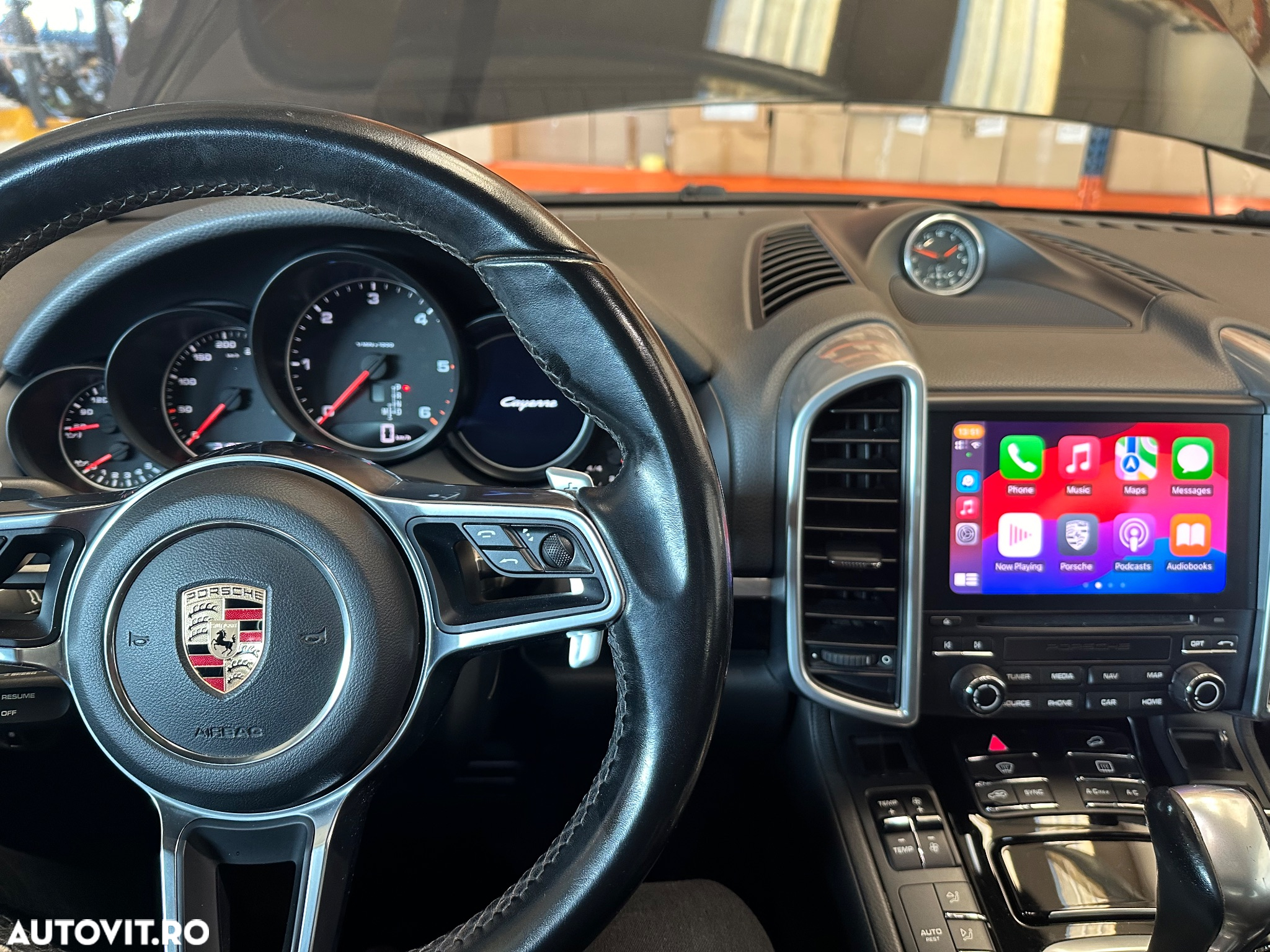 Porsche Cayenne 3.0 L - 12