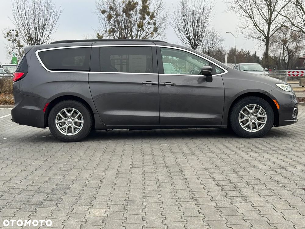 Chrysler Pacifica - 11