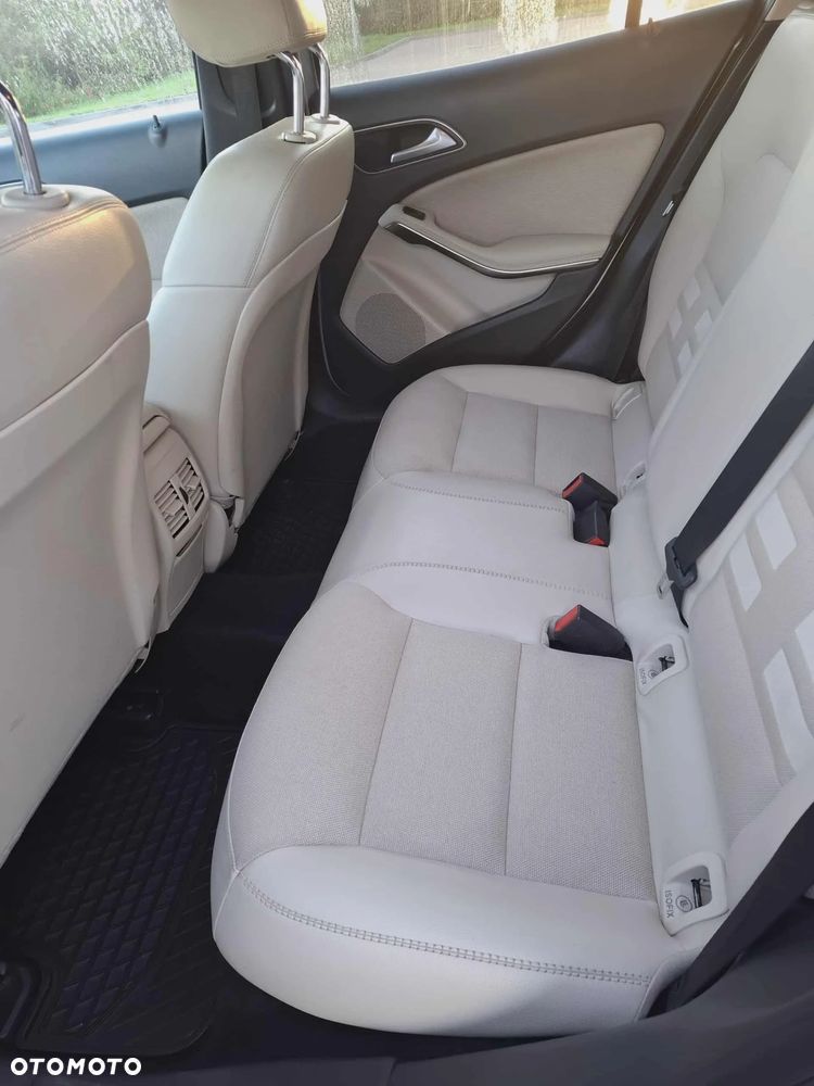 Mercedes-Benz GLA - 8