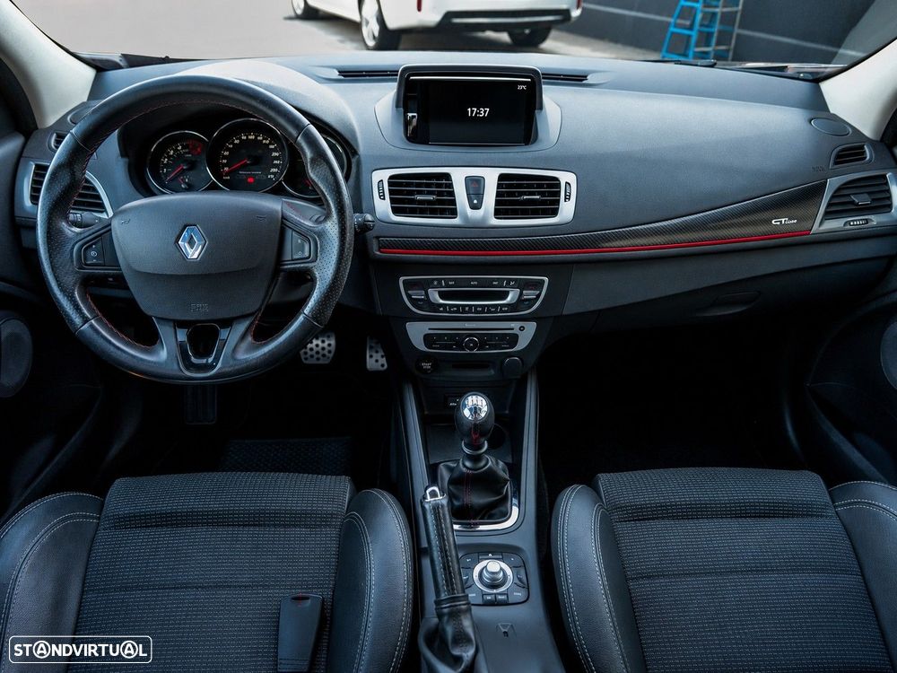 Renault Mégane Sport Tourer - 8