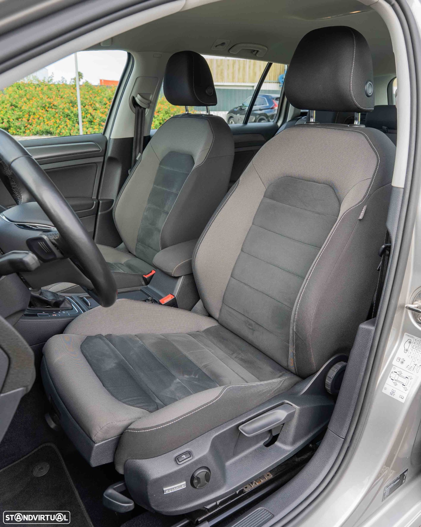 VW Golf Variant 1.6 TDi Highline DSG - 14