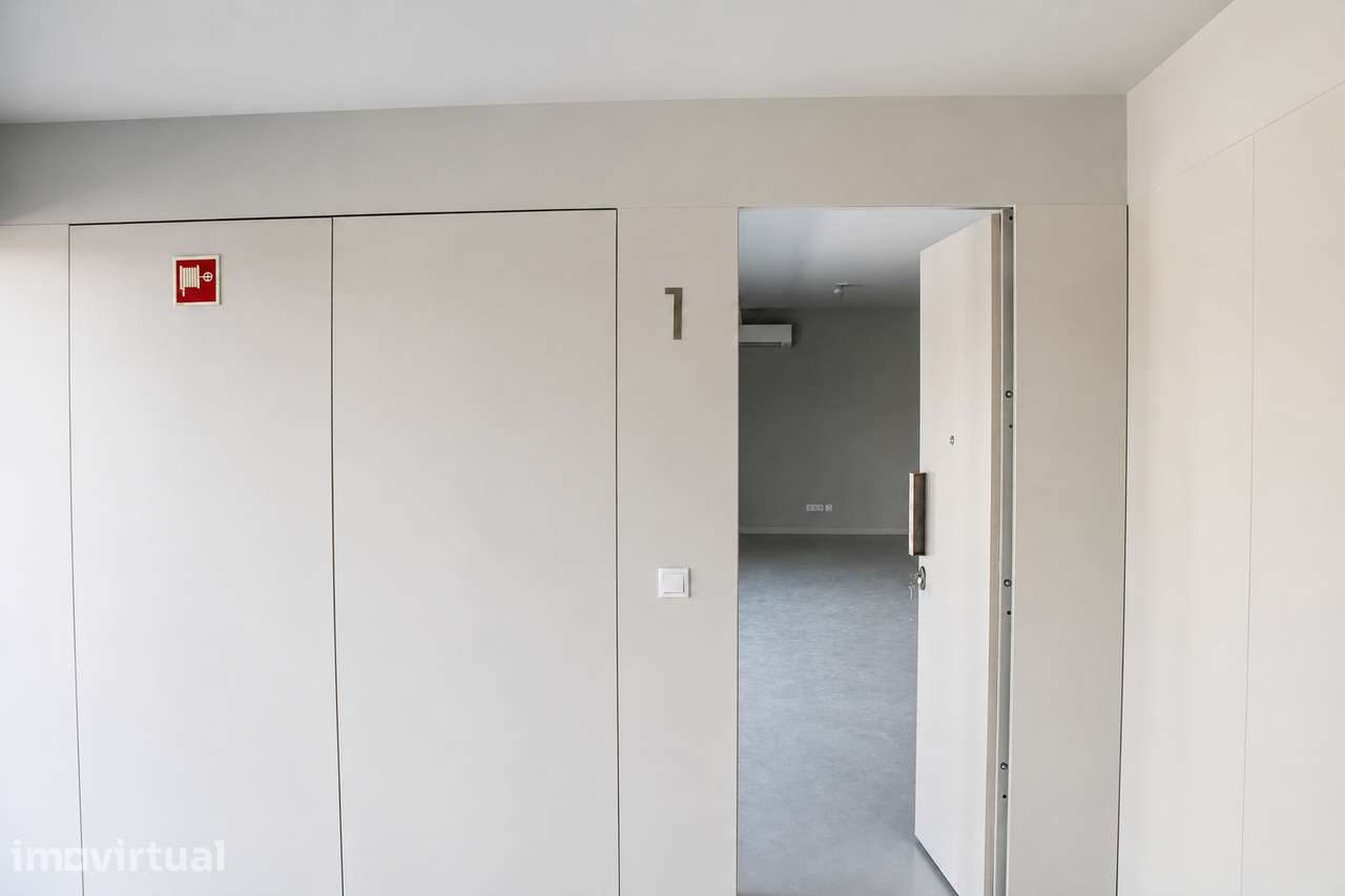 Loja / Showroom Nova com 70 m² na Zona Industrial da Maia - Grande imagem: 3/12