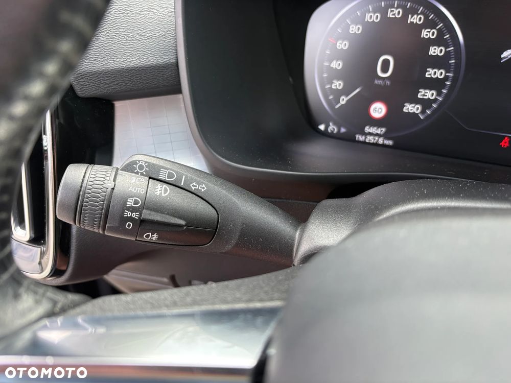 Volvo XC 40 D3 Momentum Pro - 23