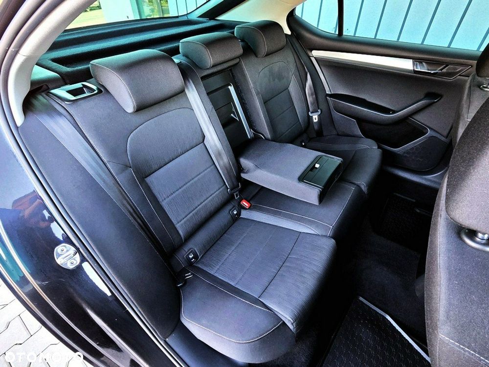 Skoda Superb 2.0 TDI Active - 27