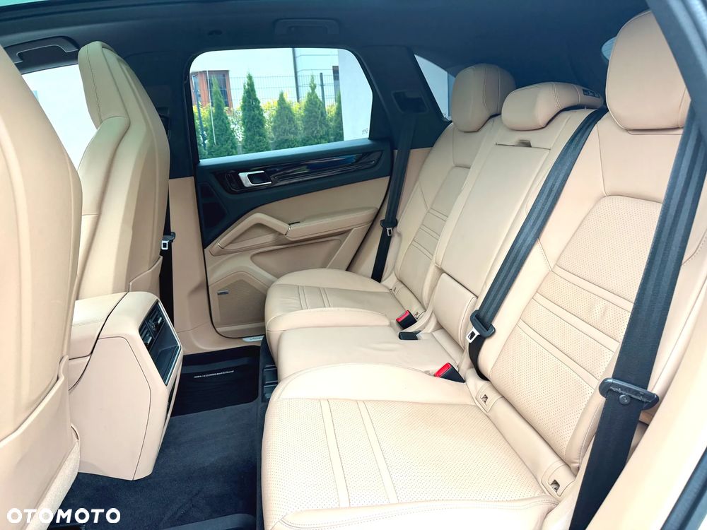 Porsche Cayenne Standard - 8