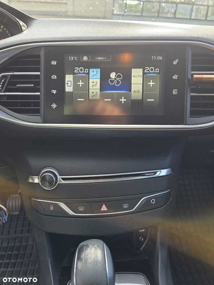 Peugeot 308 - 8