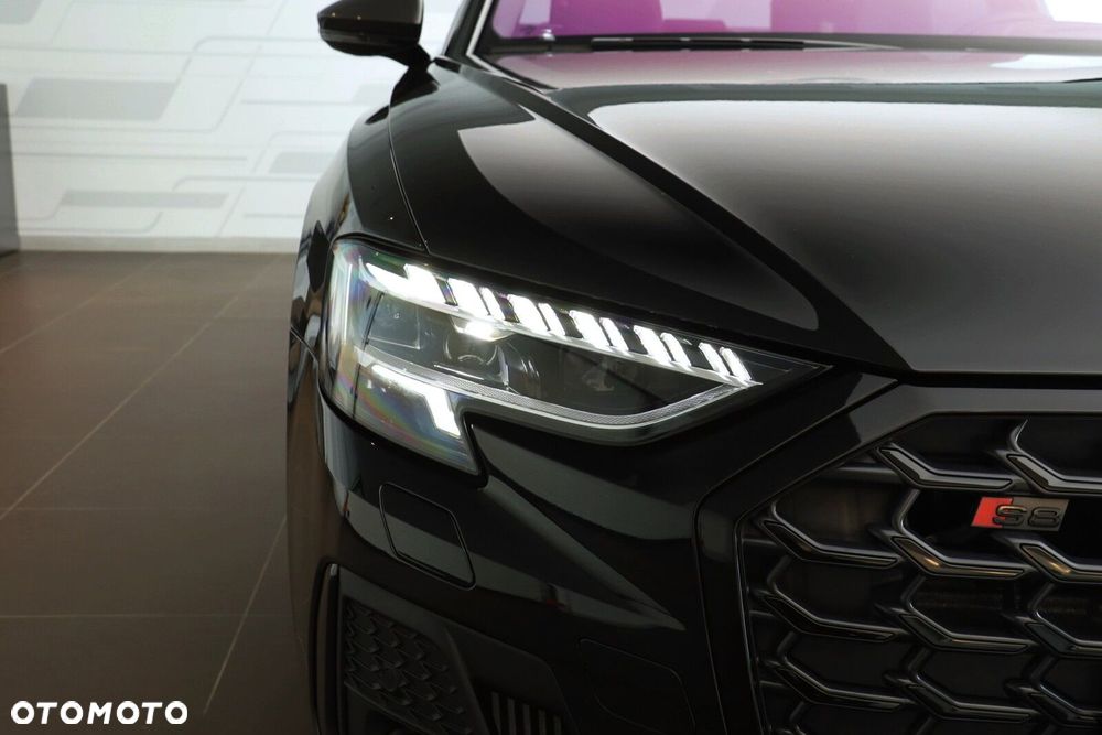 Audi S8 - 10