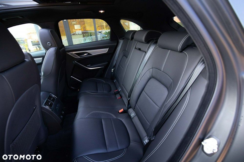 Jaguar F-Pace - 16