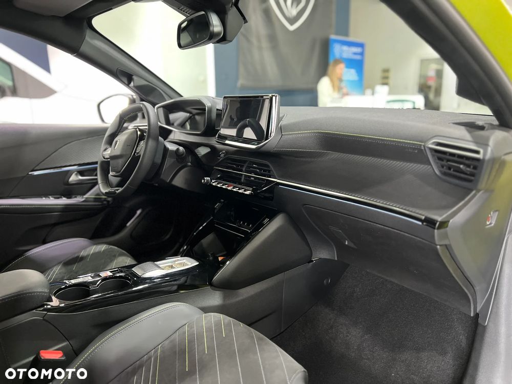 Peugeot 208 1.2 mHEV GT Exclusive - 9