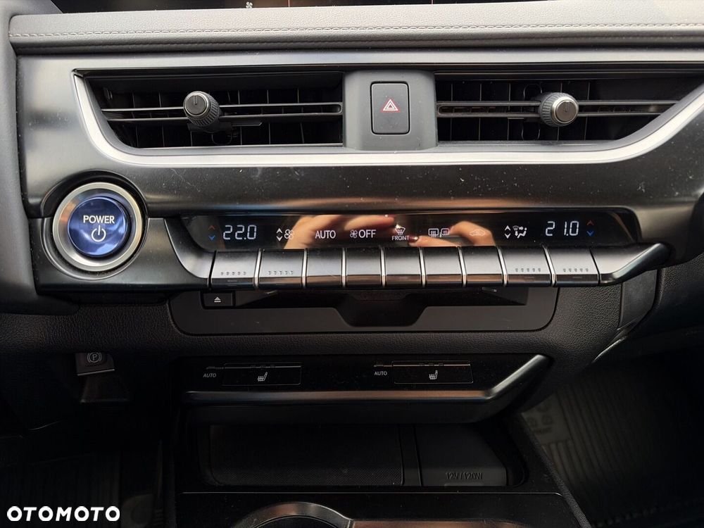 Lexus UX - 27