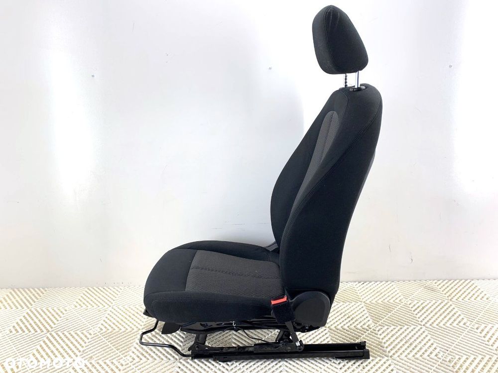 FOTEL PRAWY PRZÓD  BMW X1 (F48) 2014 - 2022 sDrive 18 i 103 kW [140 KM] benzyna 2017 - 2022 - 4