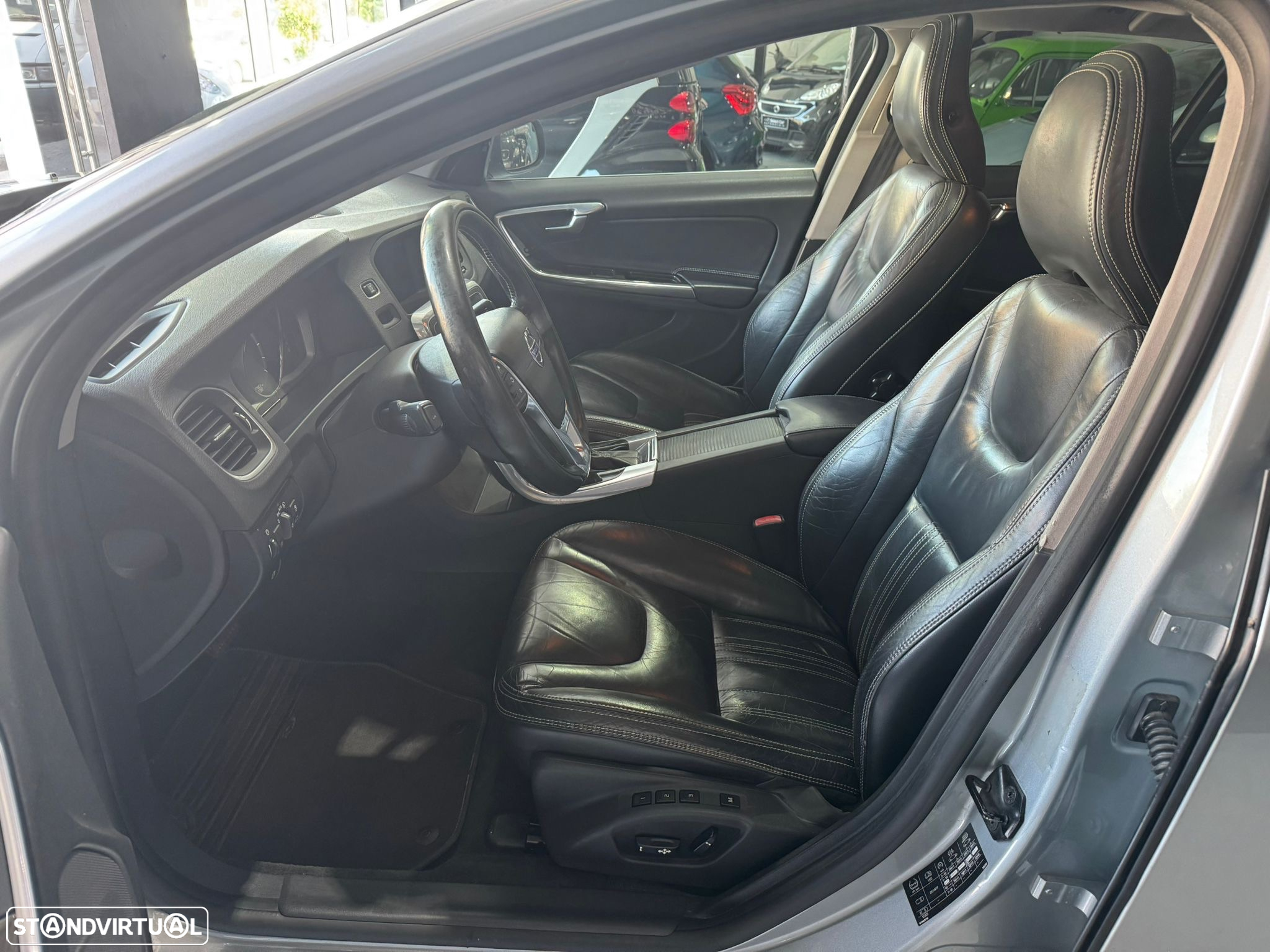 Volvo V60 D6 Plug-In-Hybrid AWD Geartronic Summum - 10