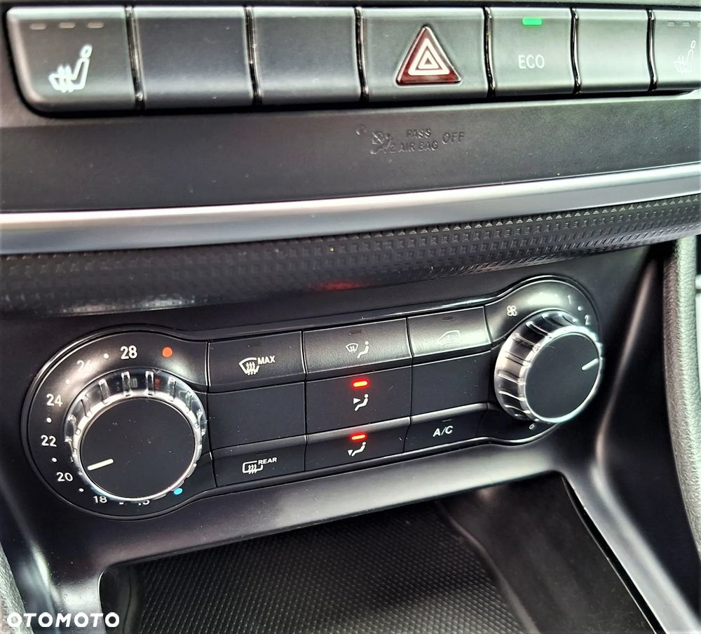 Mercedes-Benz Klasa A 180 (BlueEFFICIENCY) AMG Sport - 28