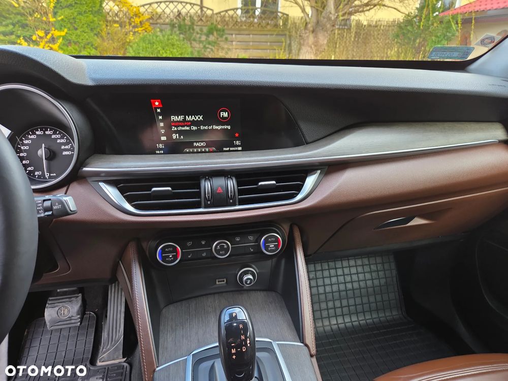 Alfa Romeo Stelvio 2.0 Turbo Q4 - 9