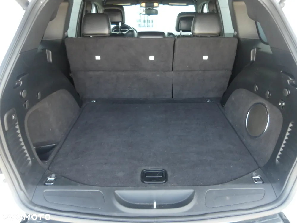 Jeep Grand Cherokee - 12