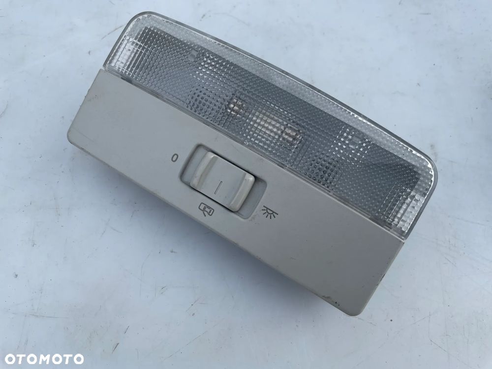 LAMPKA PODSUFITKI WNĘTRZA VW POLO 9N 6Q0947105F - 1