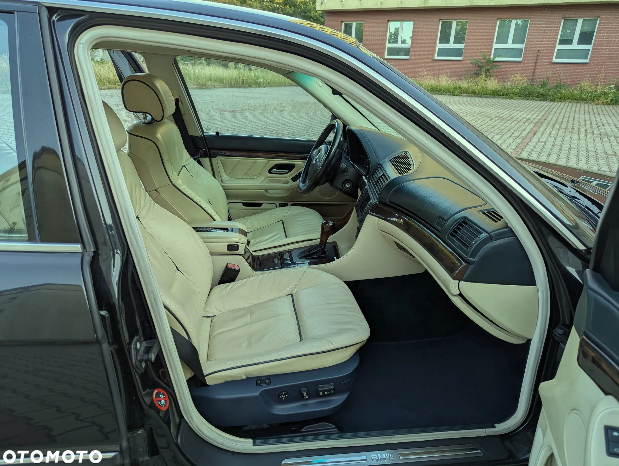 BMW Seria 7 750i - 13