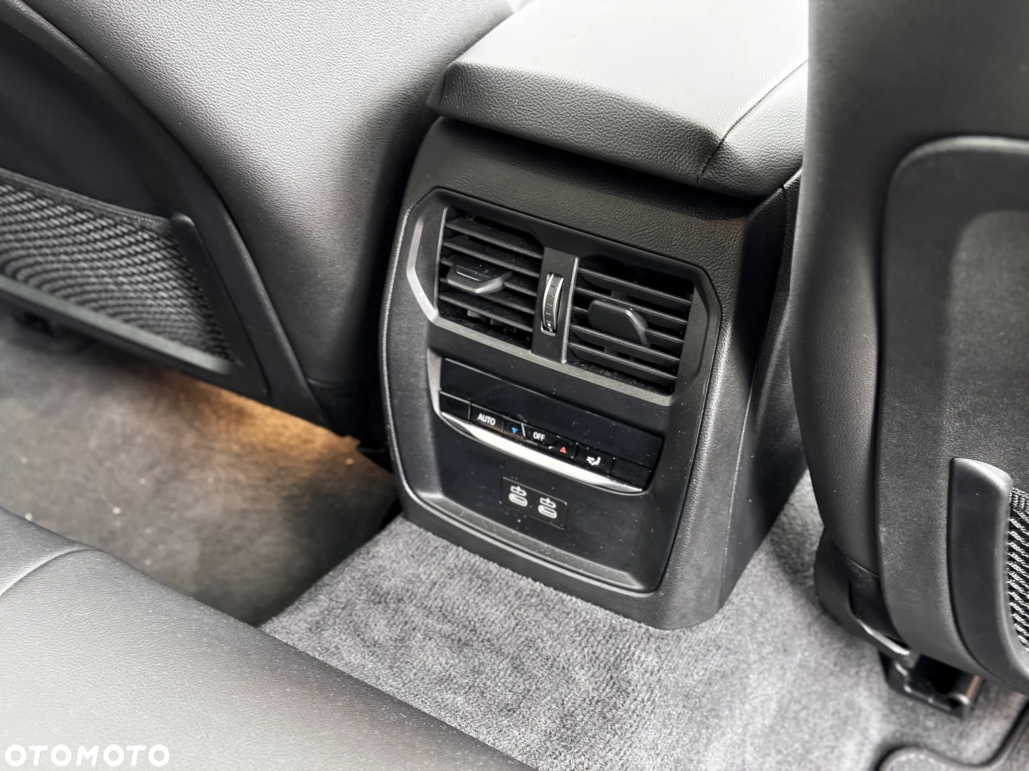 BMW Seria 3 330e xDrive M Sport sport - 31