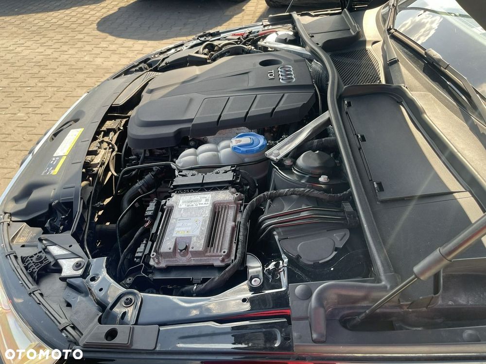 Audi A4 Avant 40 TDI S tronic S line - 9