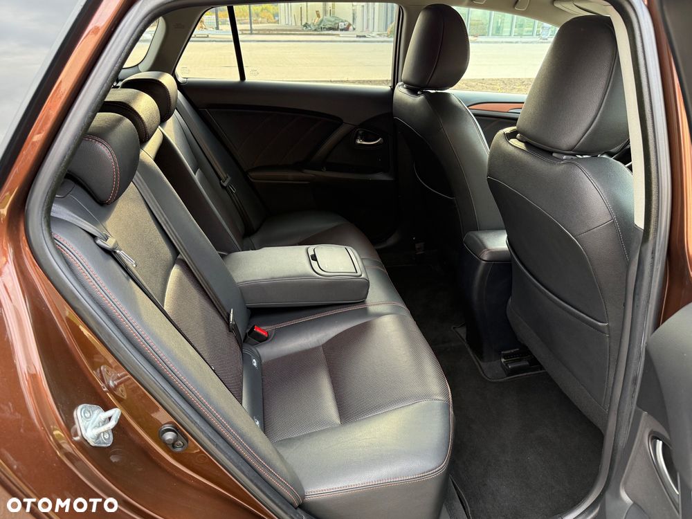 Toyota Avensis - 25
