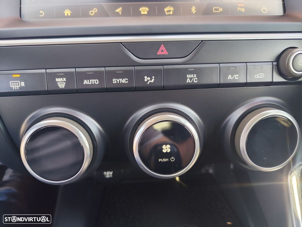 Jaguar E-Pace 2.0 i4D S - 24