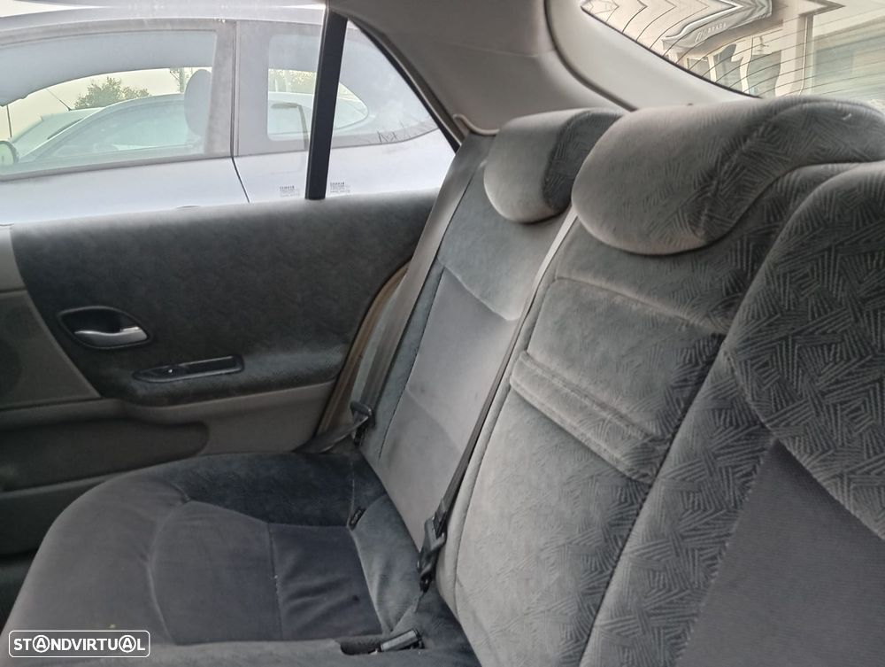Renault Laguna 1.6 Expression - 4