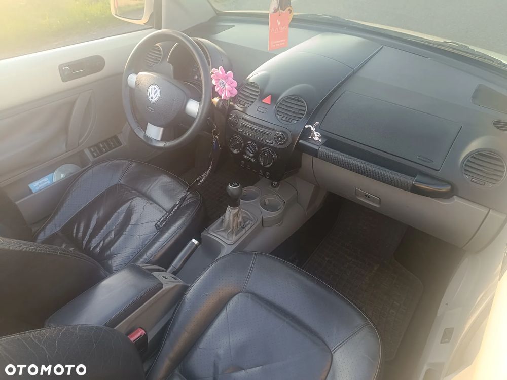 Volkswagen New Beetle - 2
