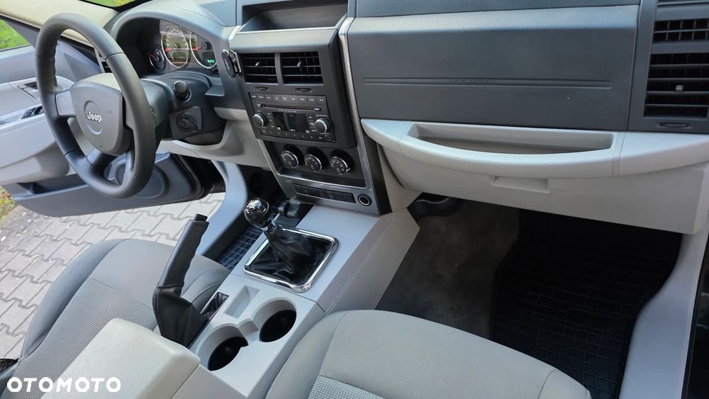 Jeep Cherokee 2.8 CRD DPF Sport - 28