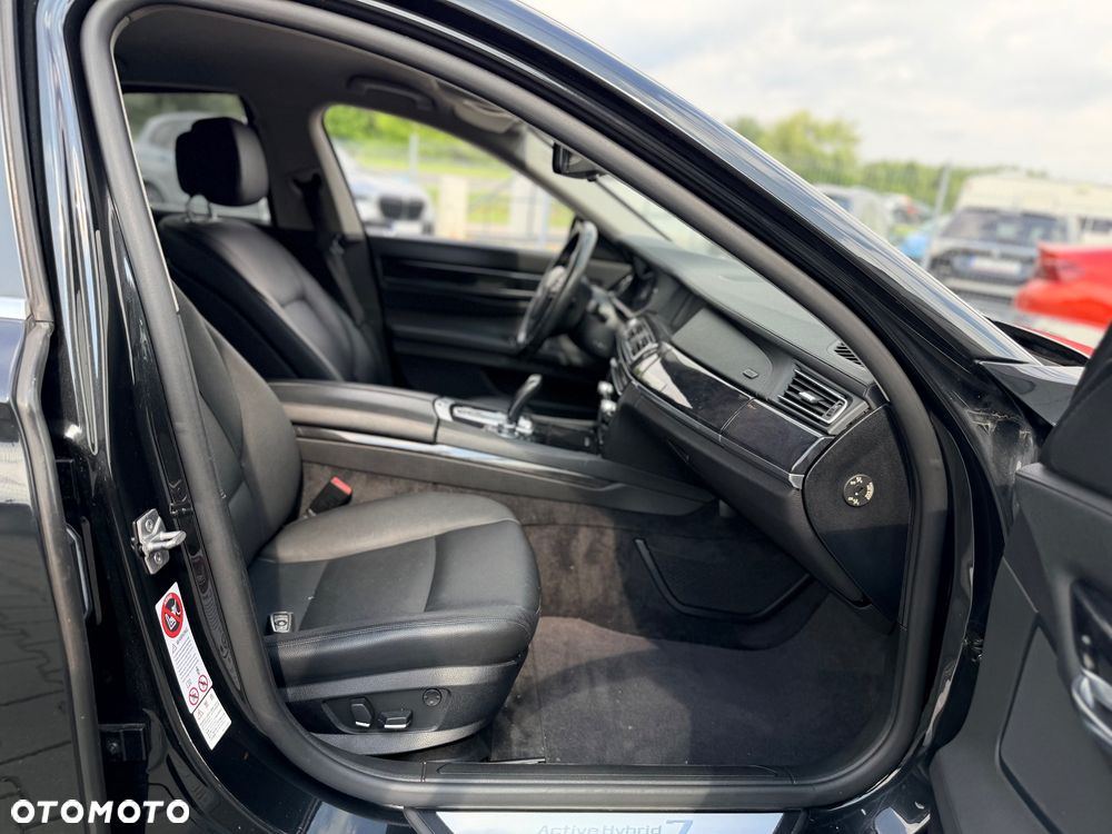 BMW Seria 7 750i - 38